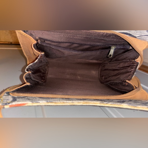 Elephant Motif Tan and Black Shoulder Bag - Picture 6 of 7